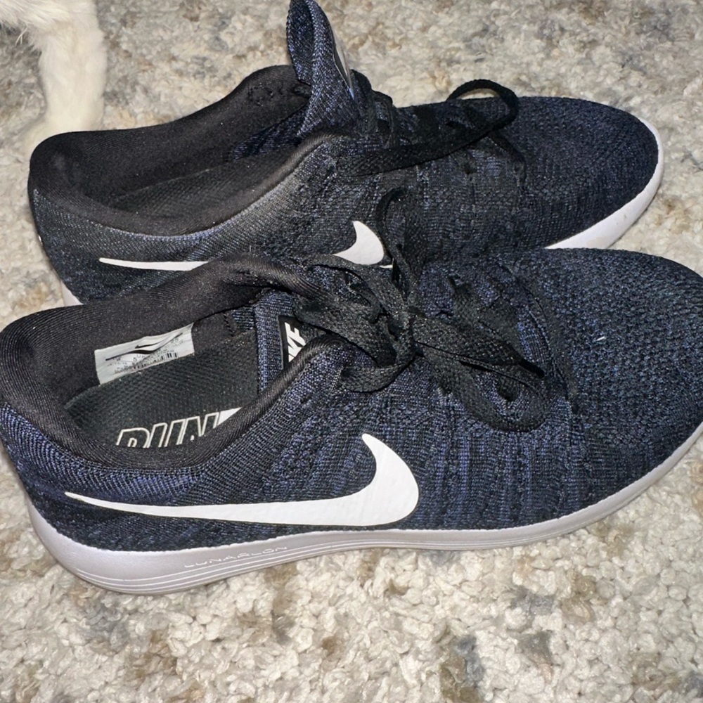 Nike tennis shoes